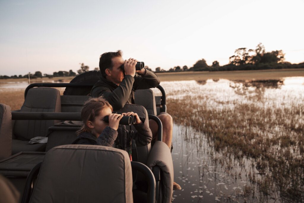 Paisaje del Delta del Okavango en la mejor temporada de safaris. Mejor temporada para viajar a África